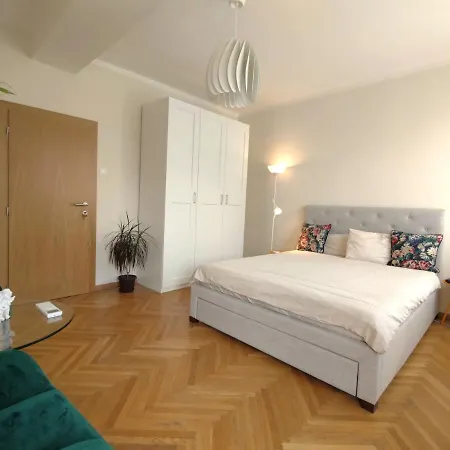 Apartment Big - 4 Bedroom, 2 Bathroom With Ac *