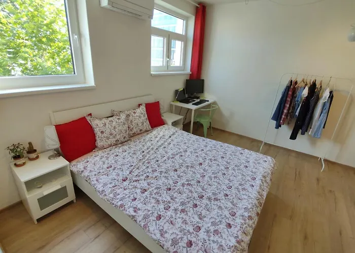 Big - 4 Bedroom, 2 Bathroom Old Town With Ac ברטיסלאבה