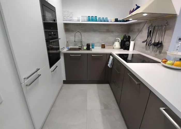 Big - 4 Bedroom, 2 Bathroom Old Town With Ac * ברטיסלאבה