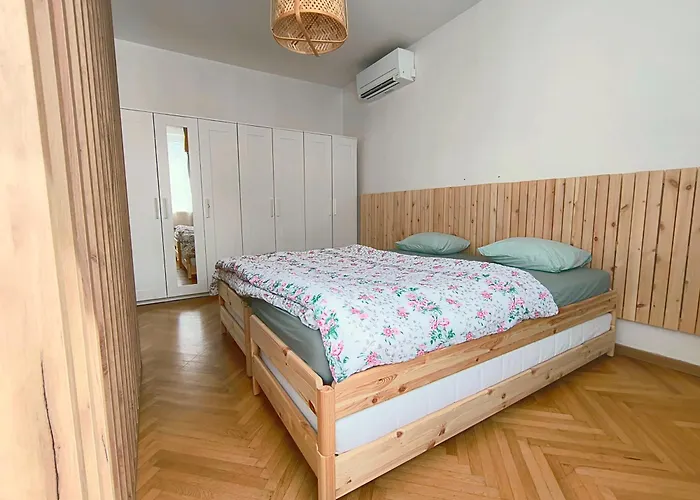 Big - 4 Bedroom, 2 Bathroom Old Town With Ac Apartment *