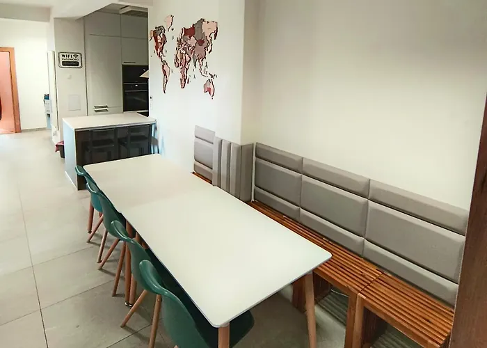 Διαμέρισμα Big - 4 Bedroom, 2 Bathroom Old Town With Ac
