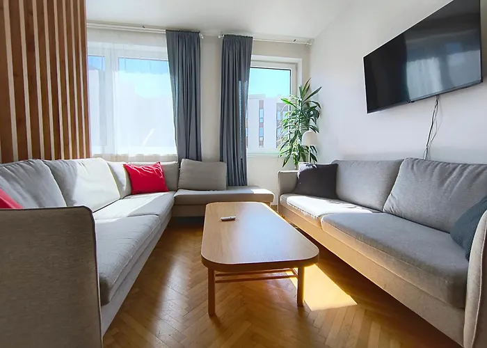 Big - 4 Bedroom, 2 Bathroom Old Town With Ac דירה ברטיסלאבה